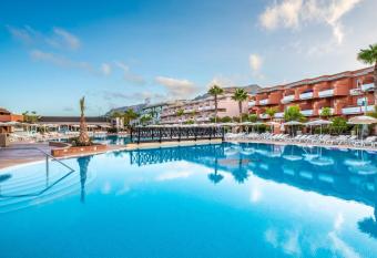 Landmar Costa los Gigantes allows 18 year olds to book a room