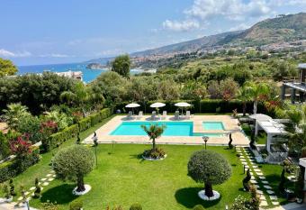 La Dimora degli Angeli allows 18 year olds to book a room