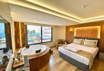 Green Beyza Suites has rooms with a private hot tub