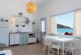 Grandma s sifnos house has Balcony rooms