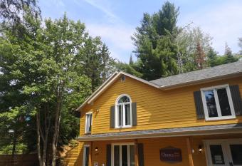 Oberge Inn Val-David has Balcony rooms