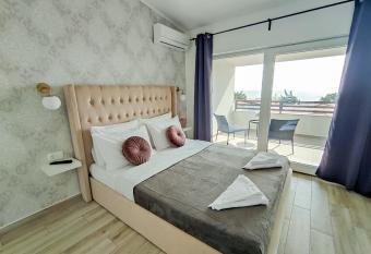 Bloom Apartments has Balcony rooms