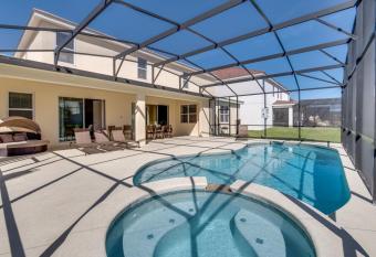 Villa wPrivate Pool, FREE WaterPark, Near Disney has Balcony rooms