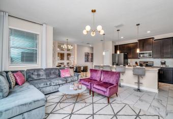 Private Pool Themed Bedrooms Free Waterpark! has Balcony rooms