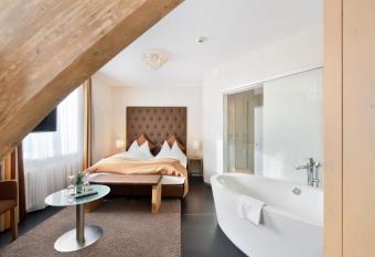 b-smart hotel Sch  nenwerd allows 18 year olds to book a room