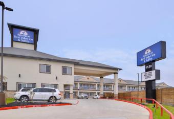 Americas Inn & Suites Iah North allows 18 year olds to book a room