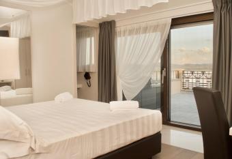 Hotel Boutique Castiglione del Lago allows 18 year olds to book a room