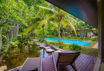 6 Bedroom Luxury Villa on Golf Course PH125 allows 18 year olds to book a room