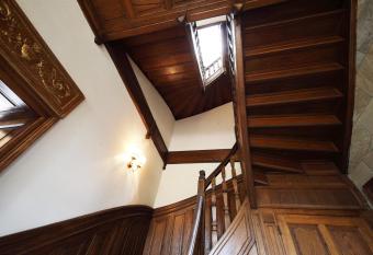 Gite Logis des Fontaines has rooms with a private hot tub