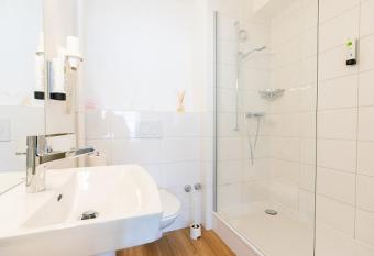 H  tel Des Arts has Balcony rooms