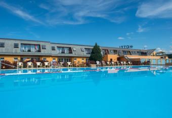 Hotel Lacotel allows 18 year olds to book a room