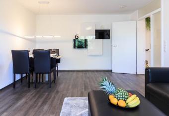 Relax Apartment Black & White allows 18 year olds to book a room