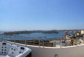 St Ursula suites - Sky Penthouse Valletta - By Tritoni Hotels Luxury collection has rooms with a private hot tub