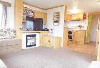 Beachside, Family-friendly, WiFi, 8 berth Caravan 158 has Balcony rooms