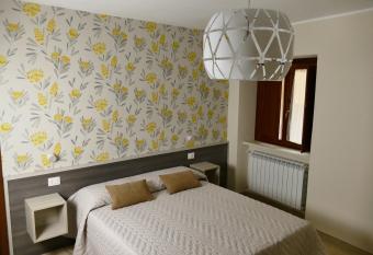 IL NIDO L Aquila has Balcony rooms