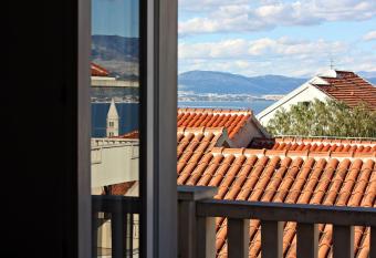 Apartman Ivana has Balcony rooms