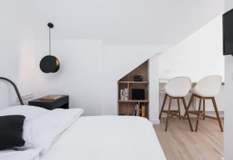 Chillax Apartments allows 18 year olds to book a room