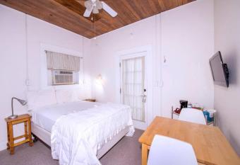 Dragonfly Cottage 1 of 5 listings downtown allows 18 year olds to book a room