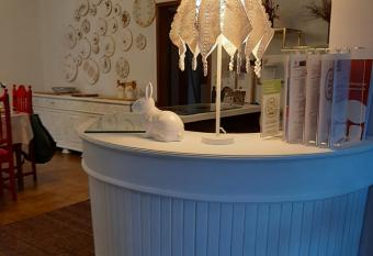 Guesthouse Gate5 has Balcony rooms