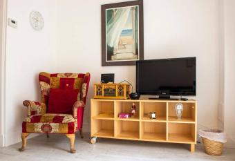 Beach Hideaway With Free Private Parking space allows 18 year olds to book a room