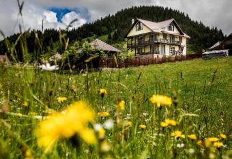 CASA CERBUL allows 18 year olds to book a room