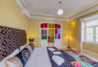 Mosaiko 5 Suites has Balcony rooms