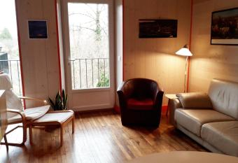 L Atelier du Peintre has Balcony rooms