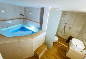 Konmari Boutique Suites has Balcony rooms