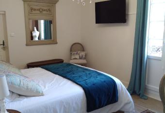 Au C  ur de M  nest  rol allows 18 year olds to book a room