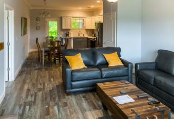 Townsend Timbers has Balcony rooms