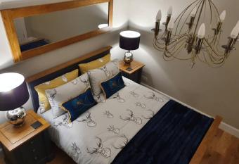 Smart & Stylish Holiday Apartment in the city centre allows 18 year olds to book a room