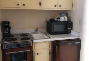 Hillside Inn has Balcony rooms