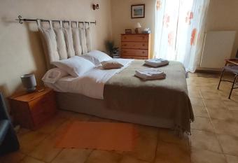 Chambres D Hotes  allows 18 year olds to book a room