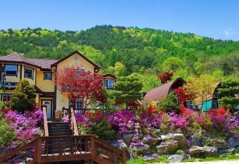 CHAEUL Pension has Balcony rooms