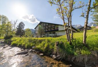 Berg & Bett S  ntis Lodge allows 18 year olds to book a room