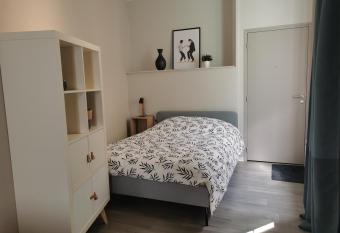 Suite Orphelins 2 (rdc) allows 18 year olds to book a room