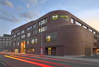 B&B Hotel Hannover-City allows 18 year olds to book a room