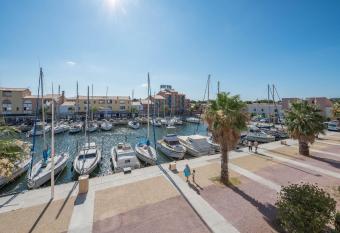 locaportleucate has Balcony rooms