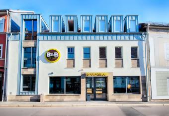 B&B Hotel Eisenach allows 18 year olds to book a room