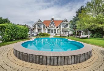 Hotel Clariss has Balcony rooms