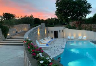 Cardo Boutique&Wine Resort has Balcony rooms