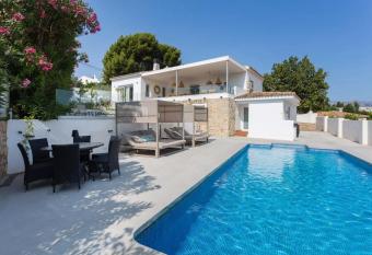 Villa Pino allows 18 year olds to book a room