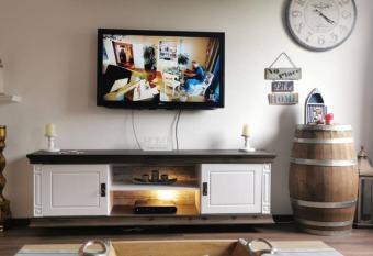 Moderne 3 Zimmer Wohnung - Zentral gelegen allows 18 year olds to book a room