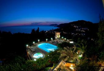 Dina s Paradise has Balcony rooms