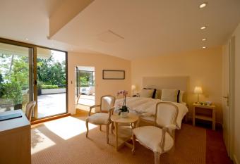 Royal Plaza Montreux allows 18 year olds to book a room