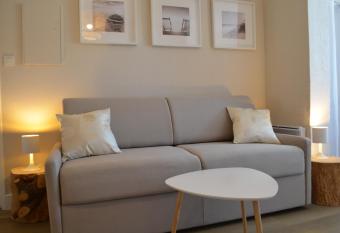 Studio Merbleuesoleil class   3   toiles 4 pers Bord de mer has Balcony rooms