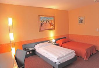 Hotel Com  die allows 18 year olds to book a room