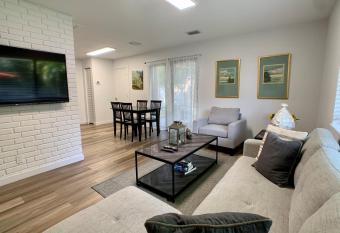 Harbourside Flats has Balcony rooms