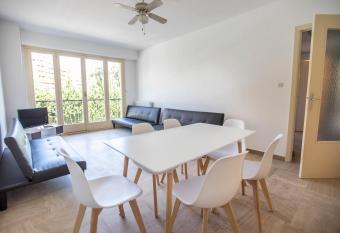 +++++ brand new flat 4 persons near Hotel Martinez, center and Palais des festivals +++++ allows 18 year olds to book a room