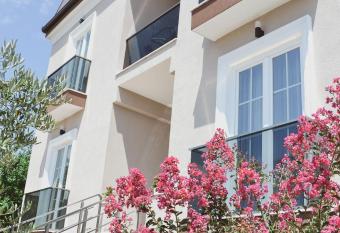Airport Garden Hotel has Balcony rooms